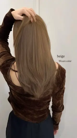 ロング ブリーチなしカラー /ベージュカラーのヘアスタイル
