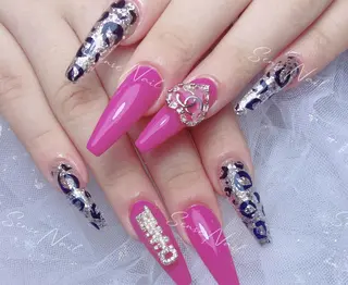 ネイル Queening 🦋のネイルデザイン