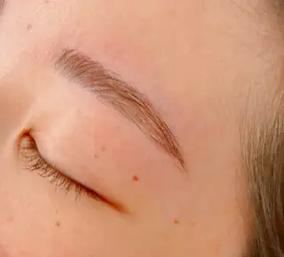 アイブロウ Cアイ Minaの眉毛・アイブロウイメージ