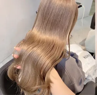 ロング カラー ブリーチ/髪質改善/ ハイトーン/暖色のヘアスタイル