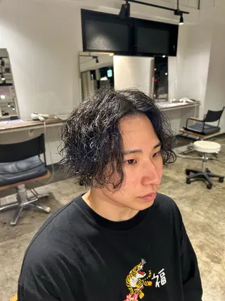 ミディアム パーマ メンズ become men's hair 名駅店所属・名駅/フェザーパーマ 韓国ヘア/森岡のヘアスタイル