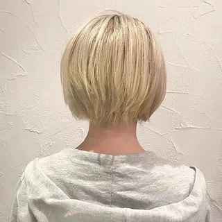 ショート カラー 藤井 貴美子のヘアスタイル