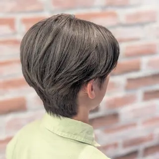 ショート カラー YUSICA所沢✨ 飛田(ひだ)🐸のヘアスタイル