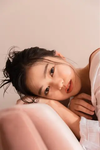 セミロング カラー ヘアアレンジ robe所属・ツジガキ ユウスケのヘアスタイル