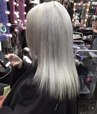 セミロング カラー 今泉 周のヘアスタイル