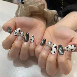 ネイル LovesLaughs下上津役店所属・くろせ れいのネイルデザイン