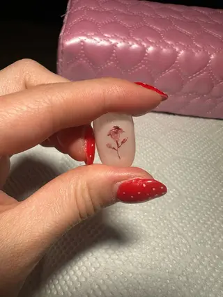 ネイル e.nail所属・🍎吉田 恵里🍎のネイルデザイン