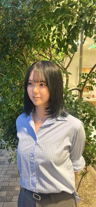 ミディアム 吉田 愛花のヘアスタイル