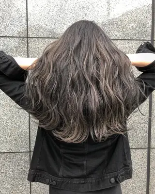 セミロング REVE所属・TAKU 美容師のヘアスタイル