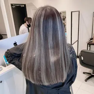 ロング カラー オフホワイトアンドなんば所属・福西 洋斗のヘアスタイル