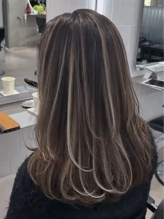 ロング sera 🎀海外ハイライトのヘアスタイル