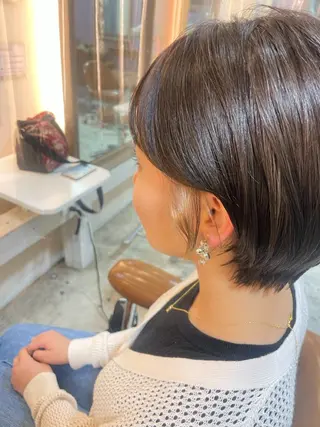 ショート タツキ／レイヤー／ パーマ／艶カラーのヘアスタイル