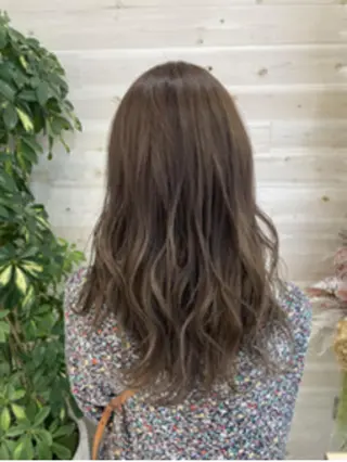 カラー 柔らかオリーブカラー 透明感カラー古澤羅威のヘアスタイル