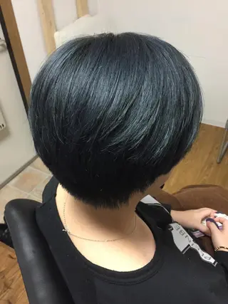 ショート カラー じょん 。のヘアスタイル