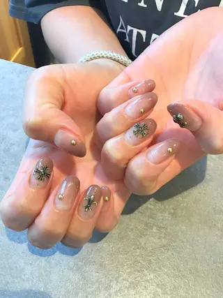 ネイル Nest 岩崎のネイルデザイン