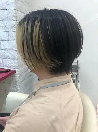 ショート まさき✂︎ブリーチ／ デザインカラーのヘアスタイル