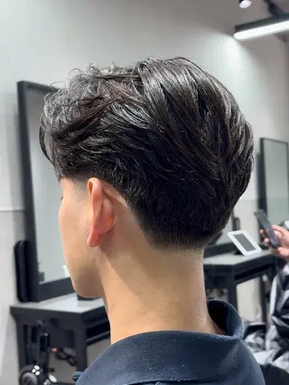 ショート カラー パーマ メンズ 【シャドウパーマ センターパート】義心のヘアスタイル