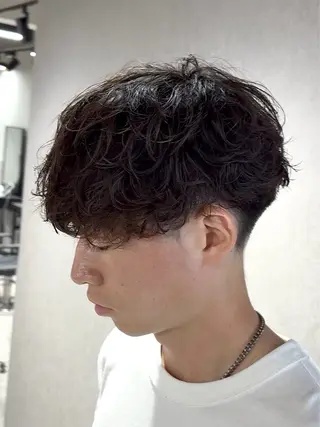 ショート カラー パーマ メンズ 【シャドウパーマ センターパート】義心のヘアスタイル