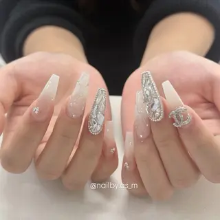 ネイル MARU Nail Salon所属・落合 明日美のネイルデザイン