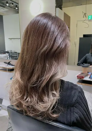 ロング カラー キヨカワ タイトのヘアスタイル