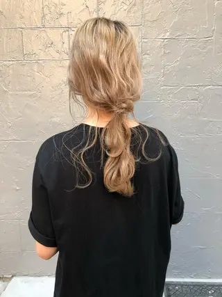 ロング カラー ヘアアレンジ サカグチユキナ 【tocca】のヘアスタイル