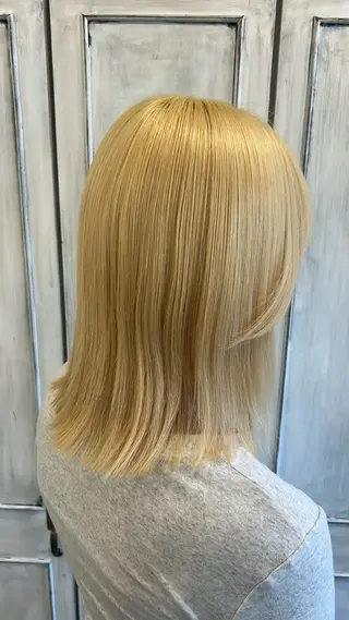 ミディアム カラー アオバ / ハイトーンカラーのヘアスタイル