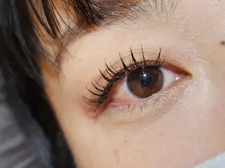 マツエク・マツパ 💜bora .のネイルデザイン