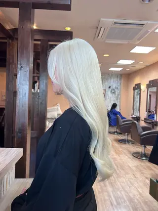 ロング カラー ブリーチ🩵レイヤー Maho🐻‍❄️のヘアスタイル