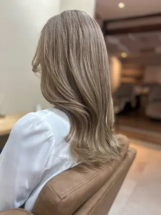 ロング カラー 高橋 実咲のヘアスタイル