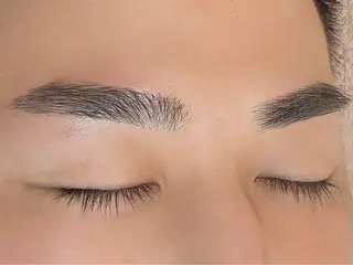 アイブロウ H. Yurinaの眉毛・アイブロウイメージ