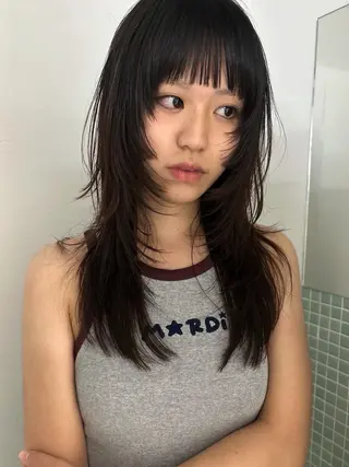 セミロング hen所属・心斎橋/レイヤー/ ブリーチ/モエのヘアスタイル