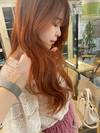 ロング カラー ミルクティー× グレージュMOMOのヘアスタイル