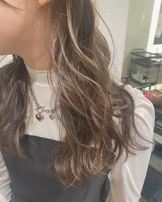 ロング カラー AVANCE.箕面所属・河原 亜樹のヘアスタイル