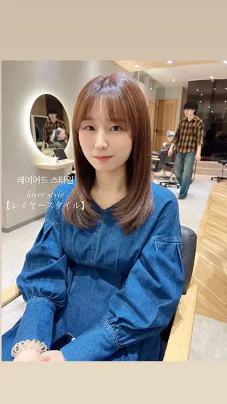 セミロング カラー 韓国🇰🇷レイヤー 映える顔周り🩷のヘアスタイル