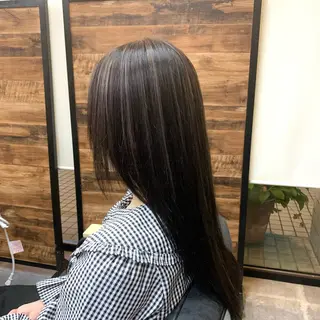 ロング カラー 吉田 悠乃のヘアスタイル