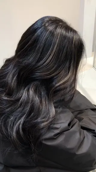 ロング カラー un ジュリアのヘアスタイル