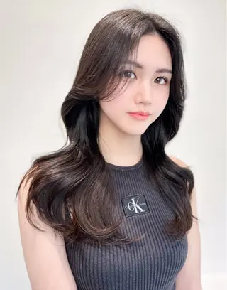 ロング カラー 伊藤 優里のヘアスタイル