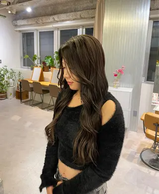 ロング やはらりの/ 透明感カラー‎のヘアスタイル