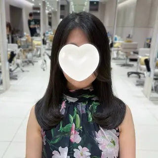 ミディアム 内田 志乃のヘアスタイル