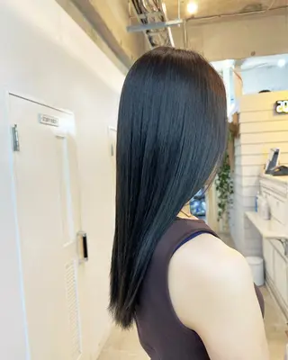 ロング YUI ハイトーンカラーのヘアスタイル