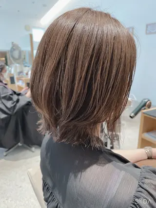 ミディアム 市川 瞳のヘアスタイル