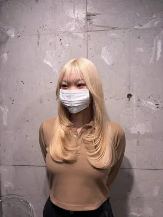 カラー ベージュ／ブラウン/ ナチュラルレイヤーのヘアスタイル