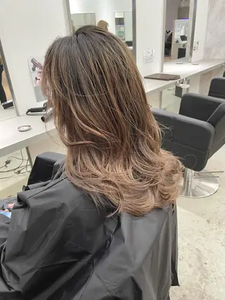 セミロング カラー ヘアアレンジ 🎗秋山勇/ GEAR.代表のヘアスタイル