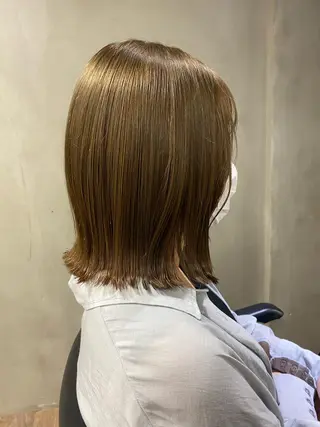 ミディアム カラー 梅田ハイトーン チダ ヒナノのヘアスタイル