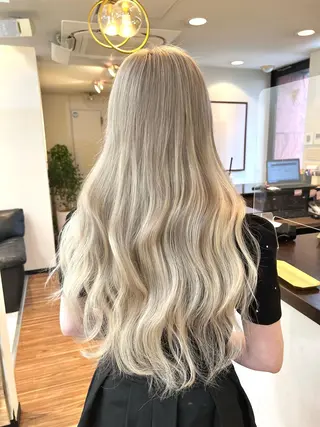 ロング カラー ANKH CROSS 新宿店所属・色ムラ修正の神様 新宿ハイトーンかすみのヘアスタイル