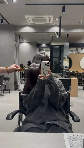 セミロング RAF TOKYO 薬院店所属・福岡／艶髪カラー/ 髪質改善/SAEのヘアスタイル