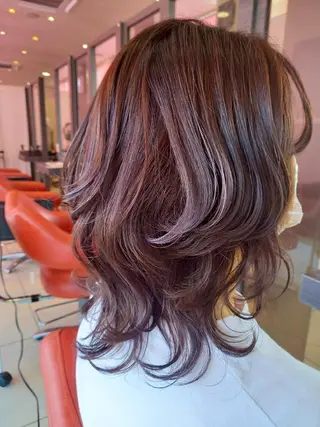 ミディアム カラー 相馬 亜美のヘアスタイル