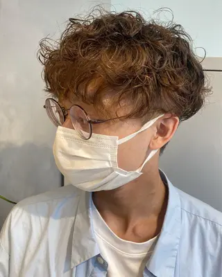 ショート パーマ デザインカラー/パー マ🦖外岡咲希🦖のヘアスタイル