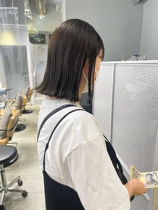 ミディアム カラー 津葉井 麗奈のヘアスタイル