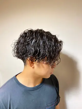 ミディアム パーマ メンズ ラヴィニュースタンダードバーバー浜松町店所属・CHIBA RUKIYAのヘアスタイル